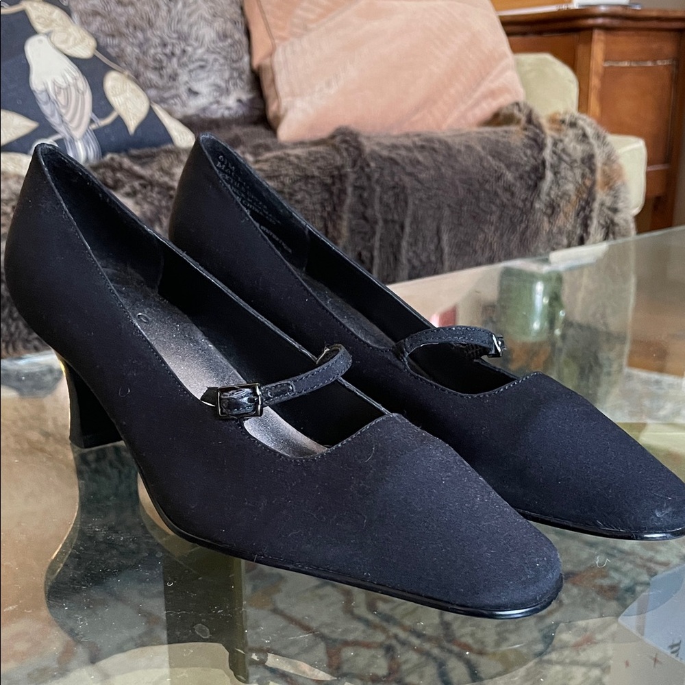 Impo
Elegant Black Women's Shoes